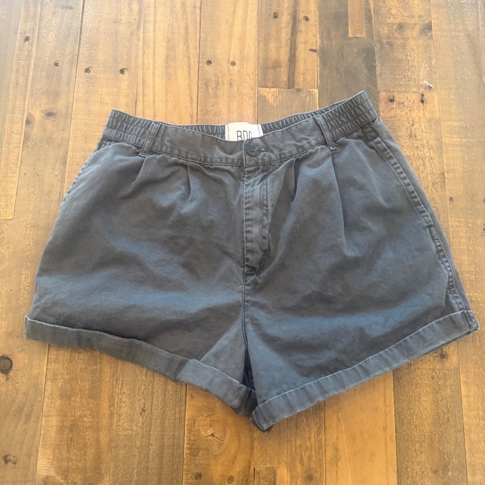 Urban Outfitters BDG Women Gray Pleated Chino Shorts High Waisted Cuffed Size S